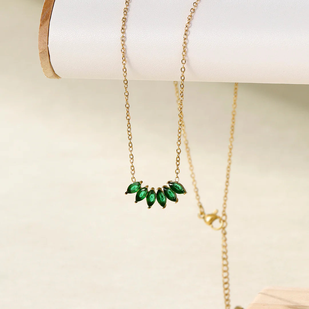 Peony Kiss Green Necklace