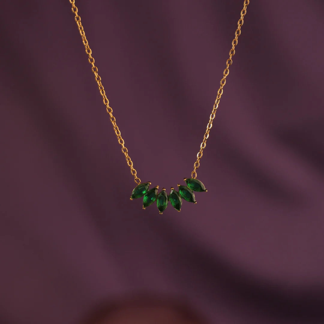Peony Kiss Green Necklace