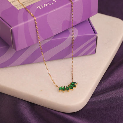 Peony Kiss Green Necklace